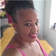 Professora de matemática experiente, que gosta de ensinar matemática de forma a desenvolver habilidades para aprimorar e fortalecer as competências para atuar na vida cidadã